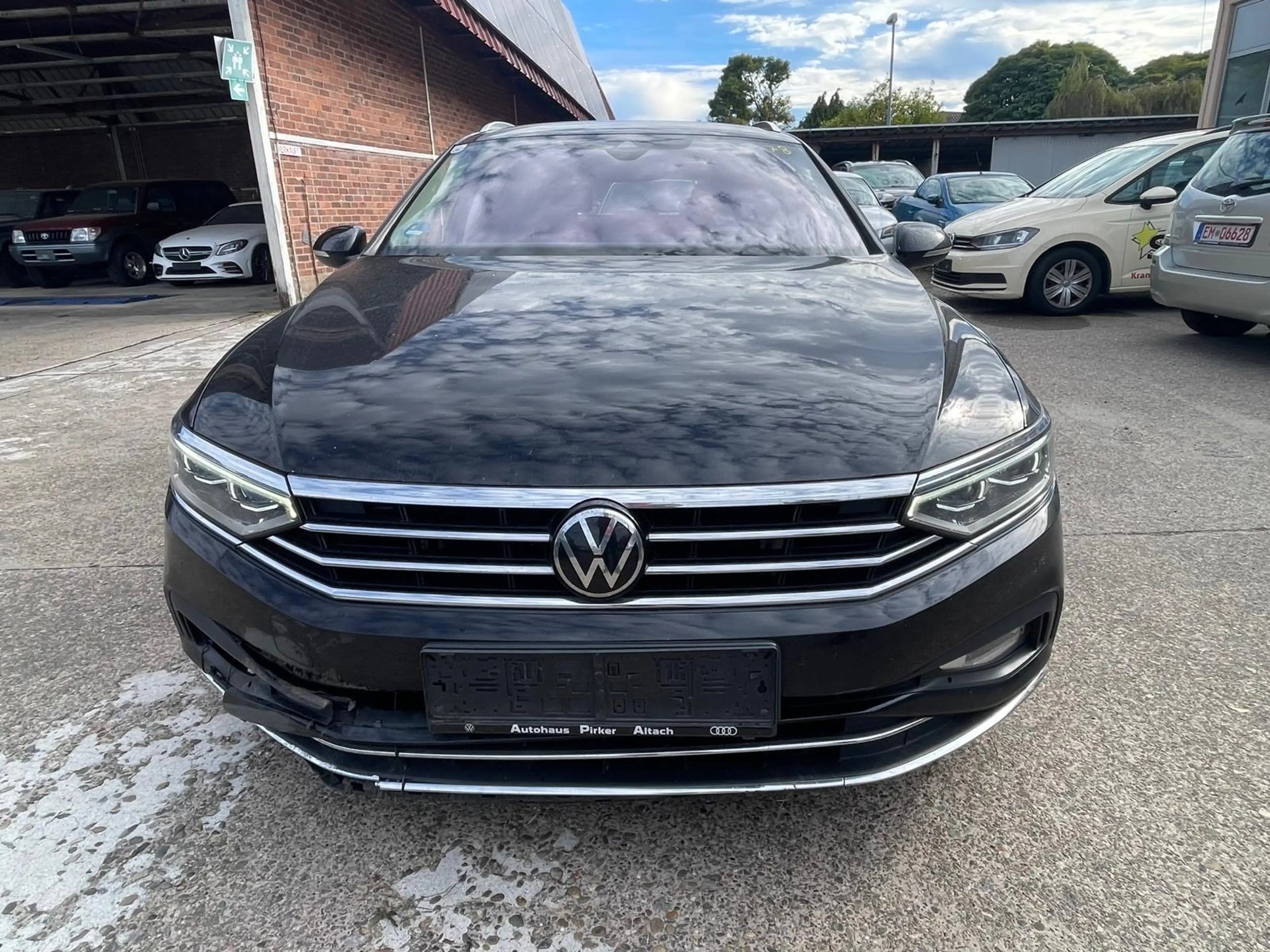 Volkswagen Passat Variant Elegance*Vollfarbereit*Automatik*Rückfahrkamera*AHk*Klima*SHZ*Carplay*Tempomat — photo 2