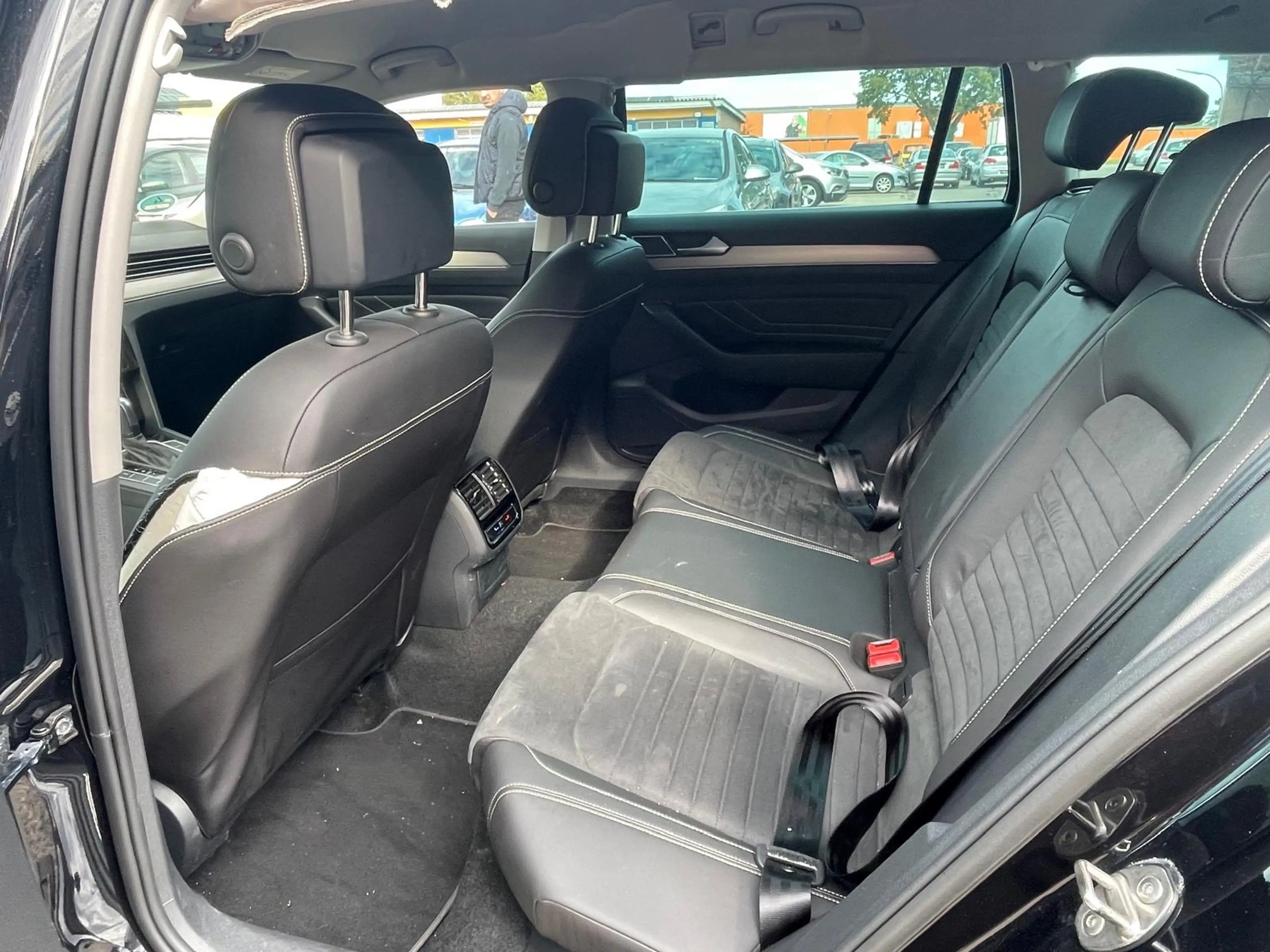 Volkswagen Passat Variant Elegance*Vollfarbereit*Automatik*Rückfahrkamera*AHk*Klima*SHZ*Carplay*Tempomat — photo 11