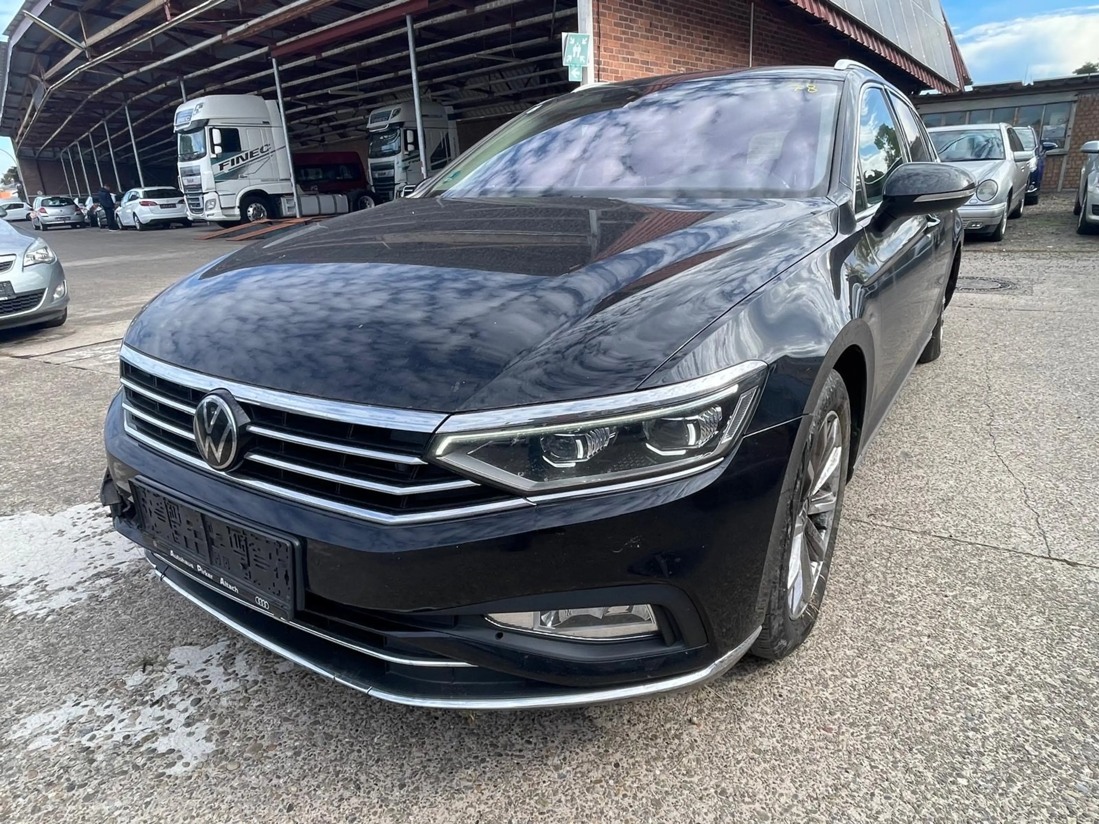 Volkswagen Passat Variant Elegance*Vollfarbereit*Automatik*Rückfahrkamera*AHk*Klima*SHZ*Carplay*Tempomat