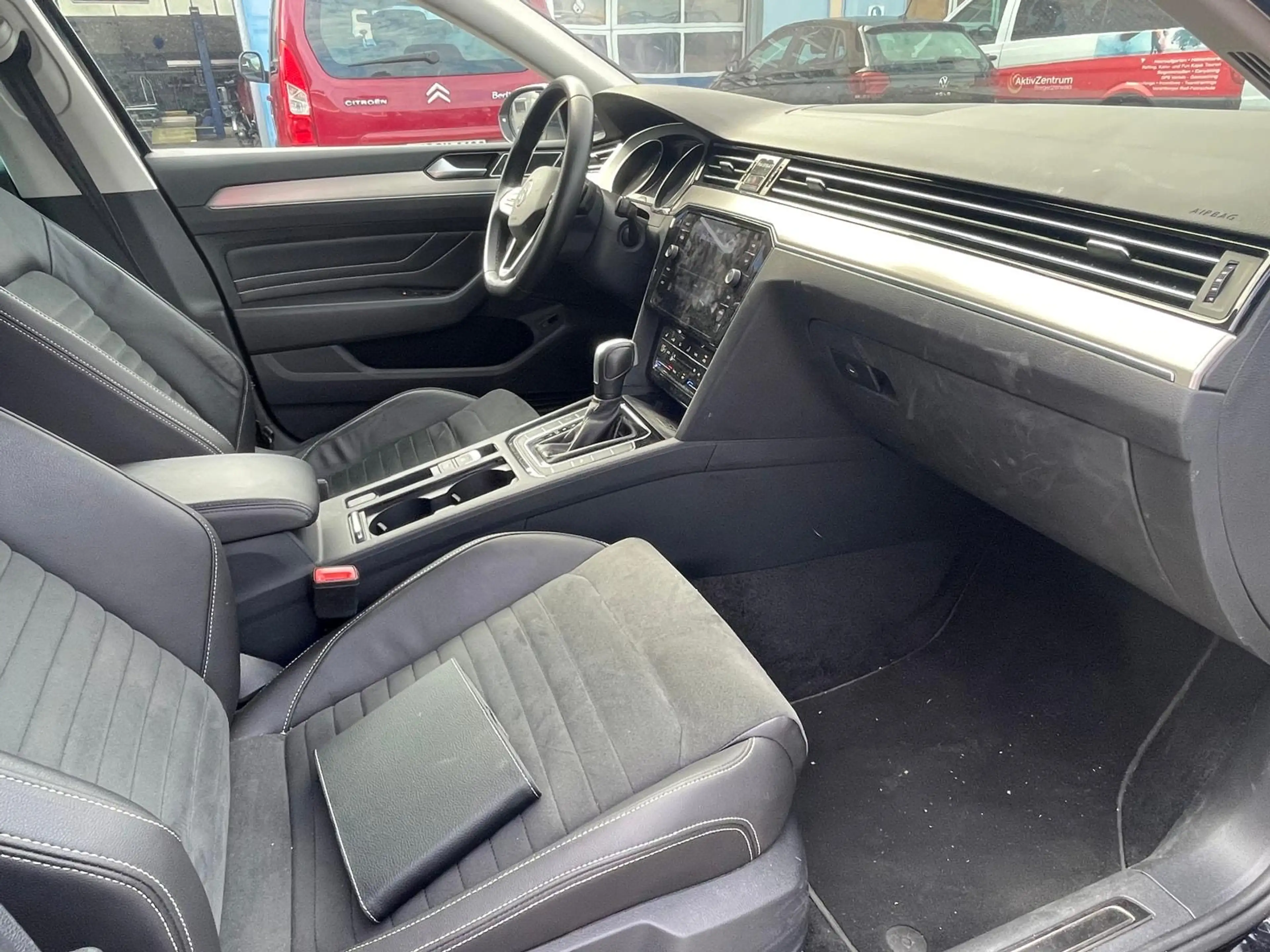 Volkswagen Passat Variant Elegance*Vollfarbereit*Automatik*Rückfahrkamera*AHk*Klima*SHZ*Carplay*Tempomat — photo 13