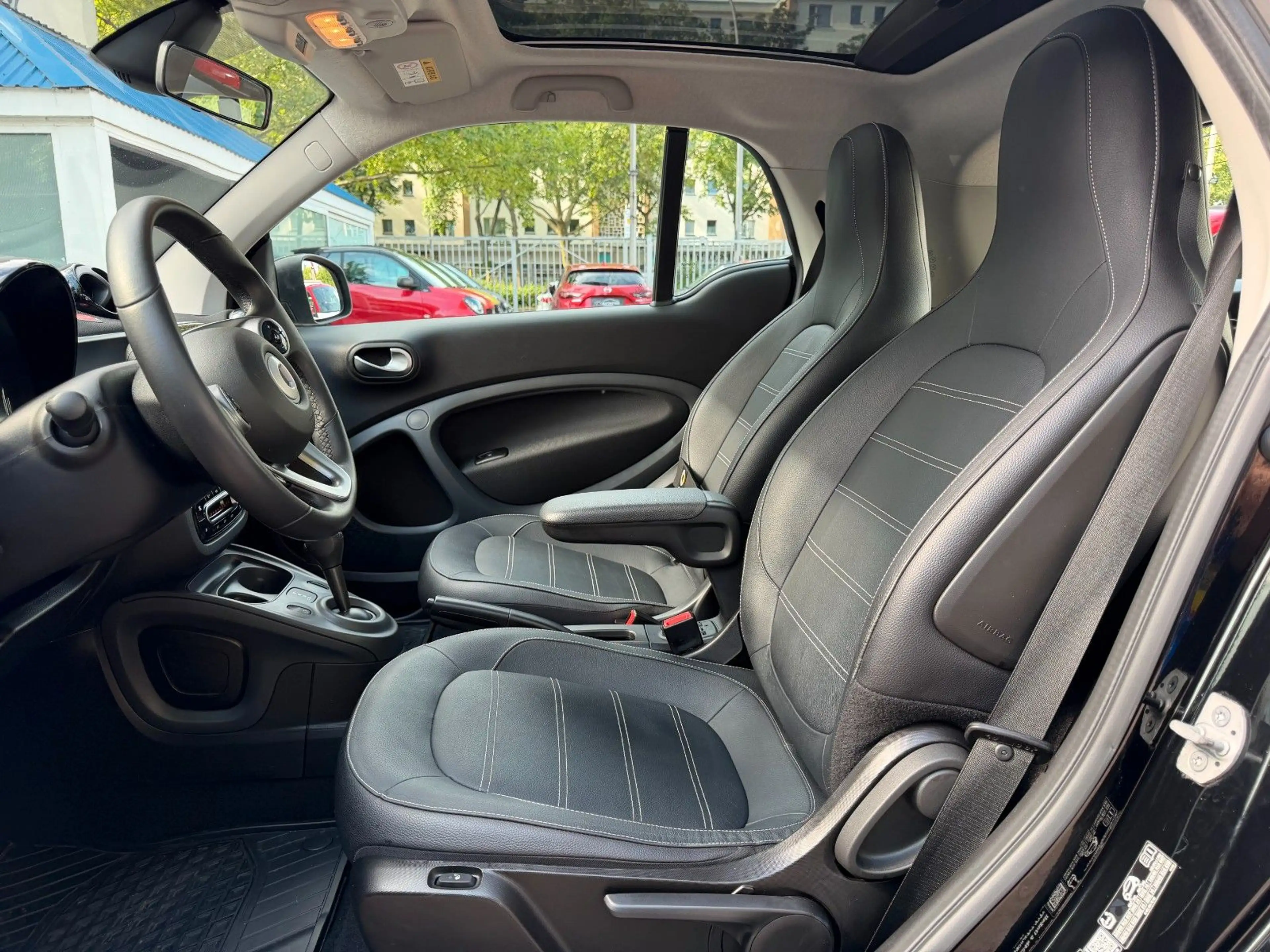 smart forTwo fortwo TWIN prime*PANO*LEDER*NAVI*SHZ*KAM* — photo 11