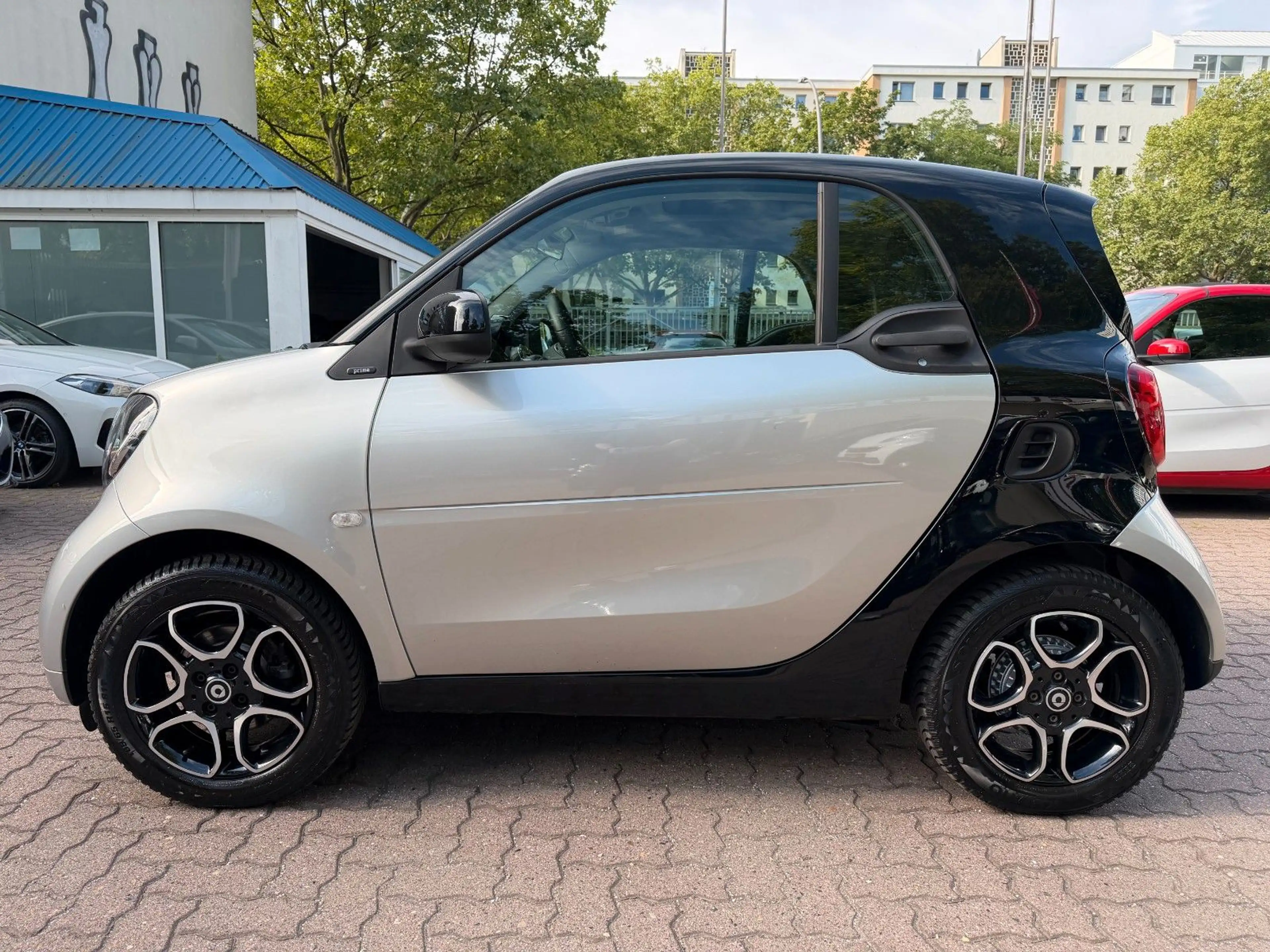smart forTwo fortwo TWIN prime*PANO*LEDER*NAVI*SHZ*KAM* — photo 2