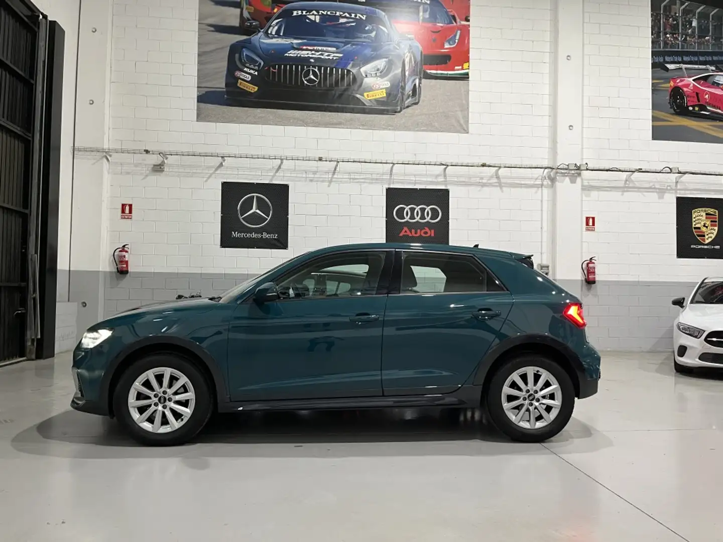 Audi A1 Sportback 30 TFSI Black line S tronic Vert - 1