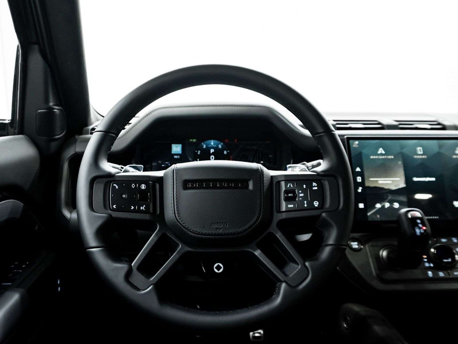 2026 Land Rover Defender OCTA BLACK P635 V8 thumb 15