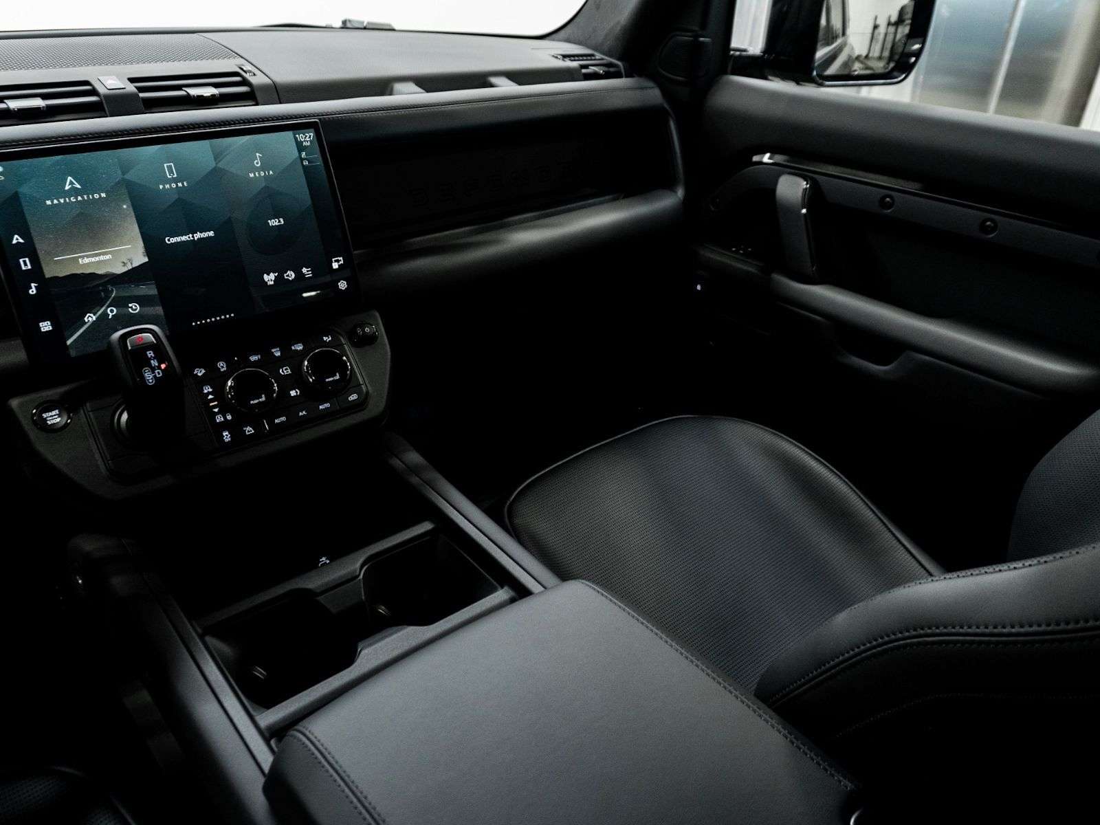 2026 Land Rover Defender OCTA BLACK P635 V8 thumb 17