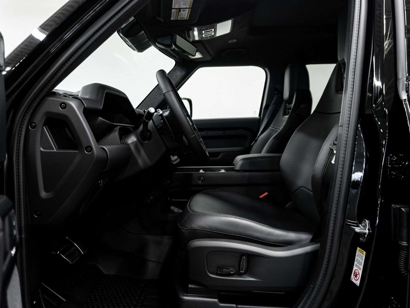 2026 Land Rover Defender OCTA BLACK P635 V8 thumb 32