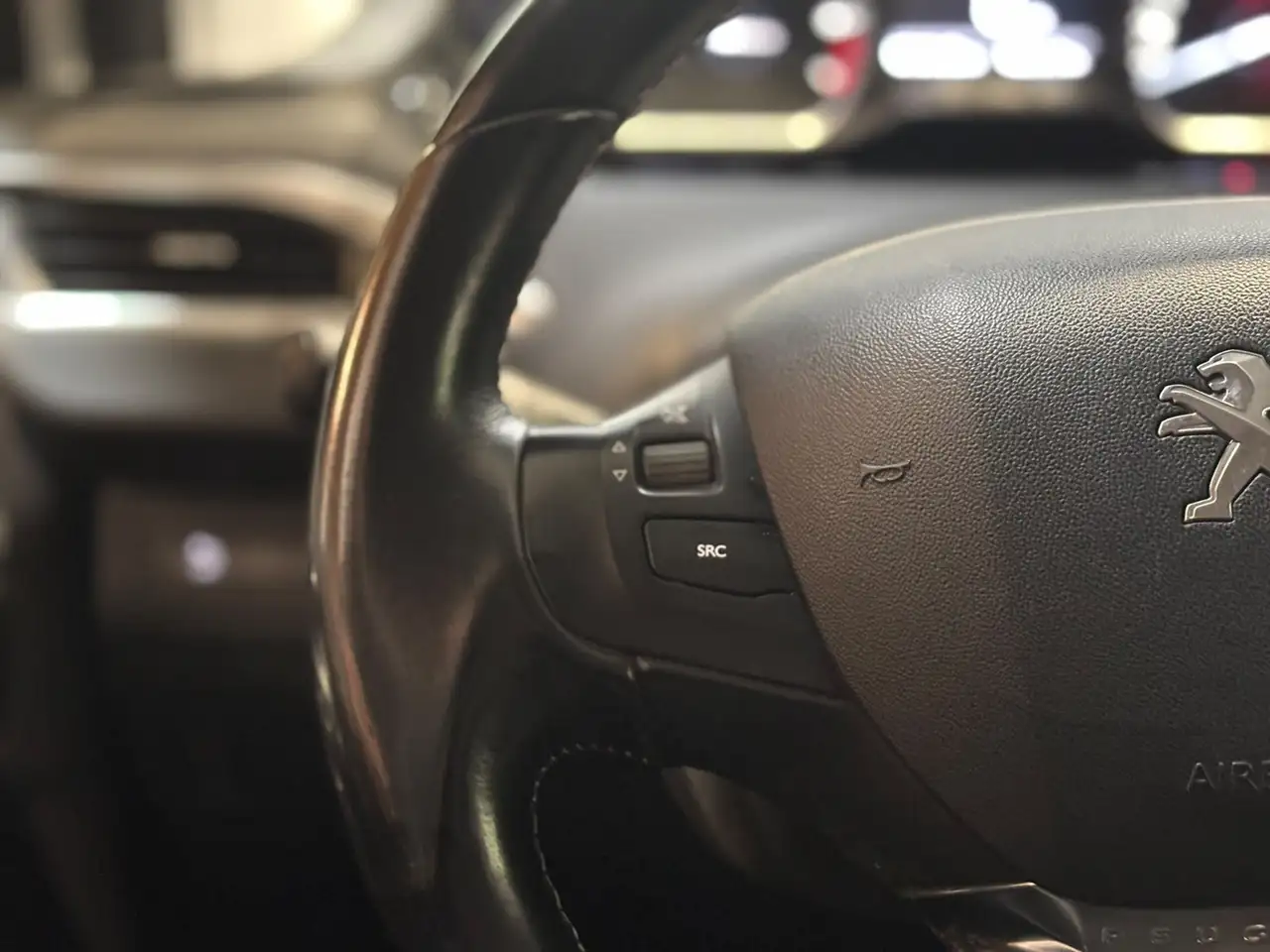 Peugeot 208 208 — photo 14