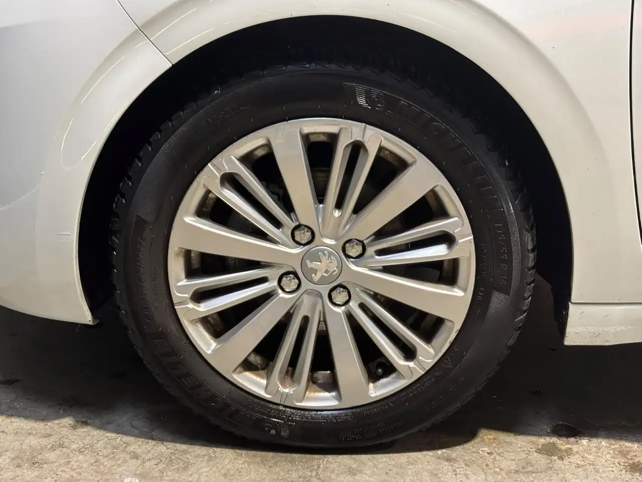 Peugeot 208 208 — photo 24