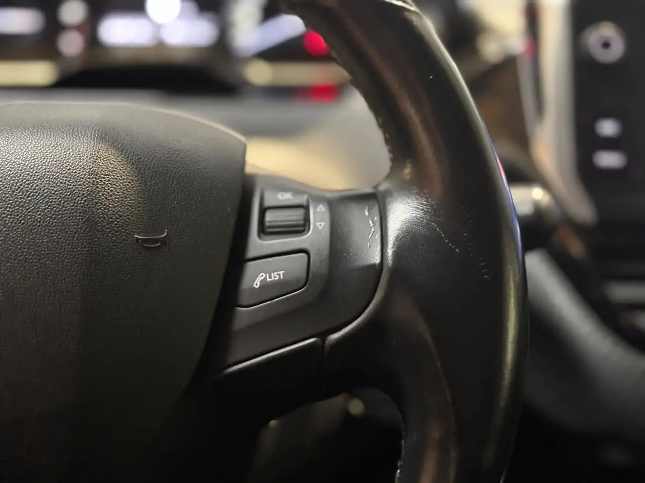 Peugeot 208 208 — photo 15
