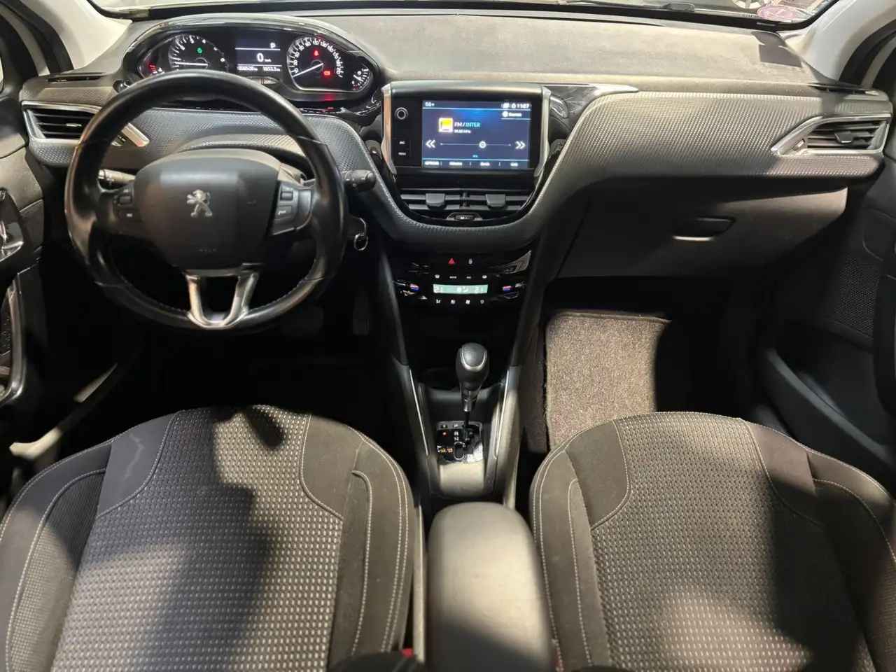 Peugeot 208 208 — photo 11