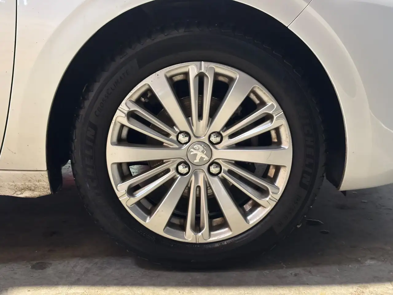 Peugeot 208 208 — photo 25