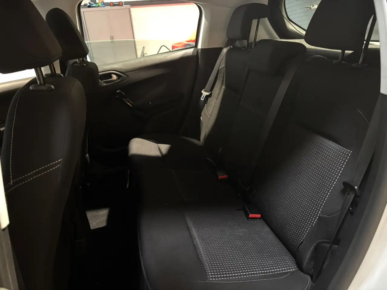 Peugeot 208 208 — photo 8