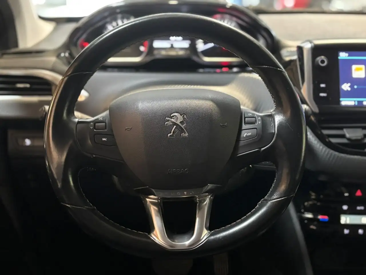 Peugeot 208 208 — photo 12