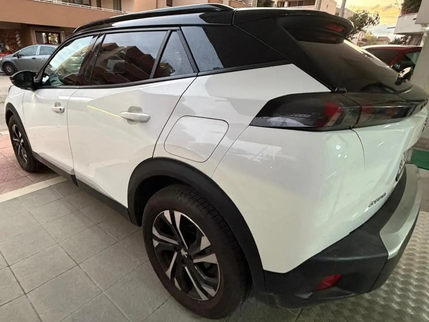 Peugeot 2008 2008 II 2020 1.5 bluehdi Allure Pack s Bianco - 2