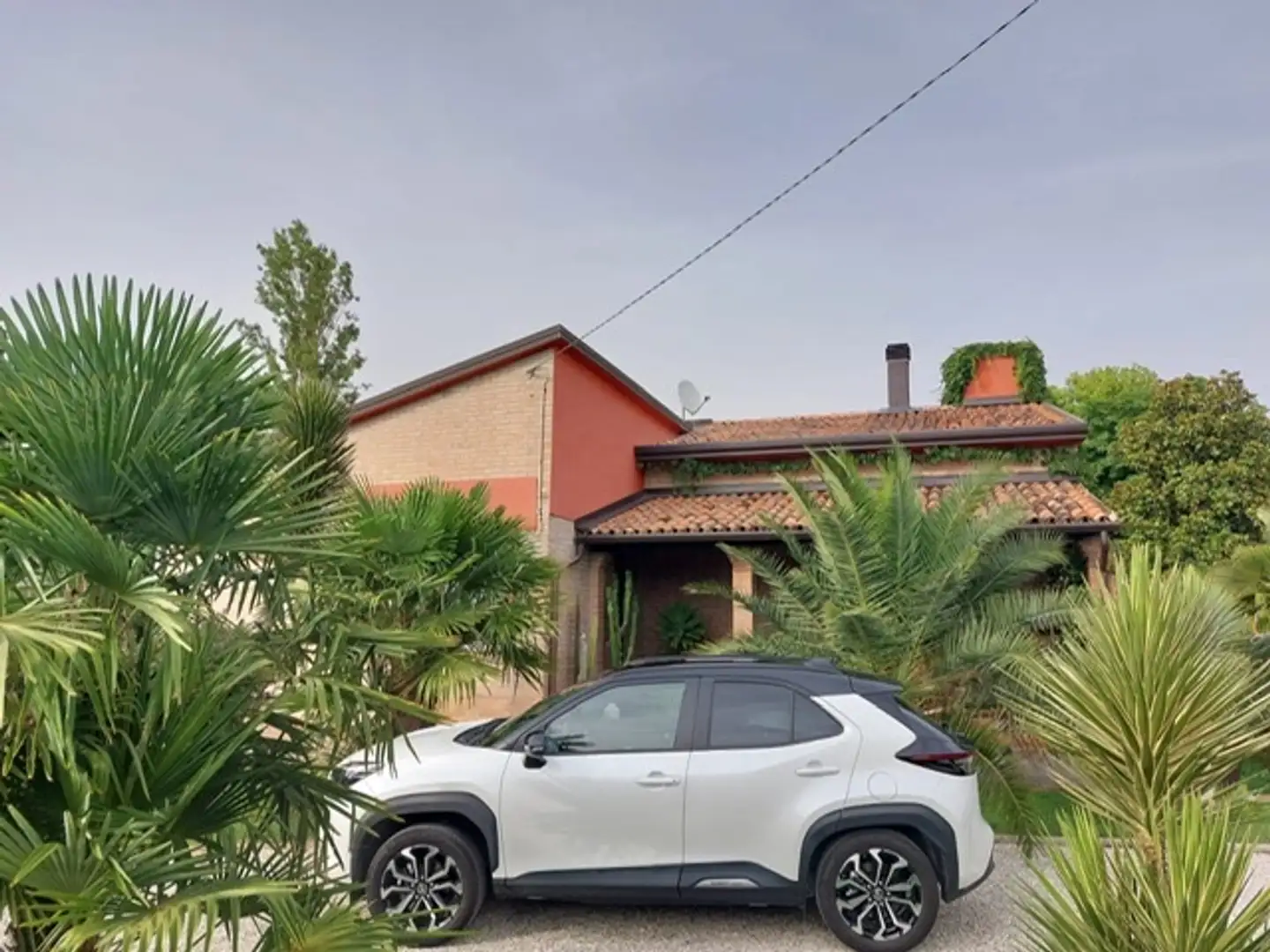 Toyota Yaris Cross 1.5h Trend fwd 116cv e-cvt pari al nuovo PROMO Bianco - 2