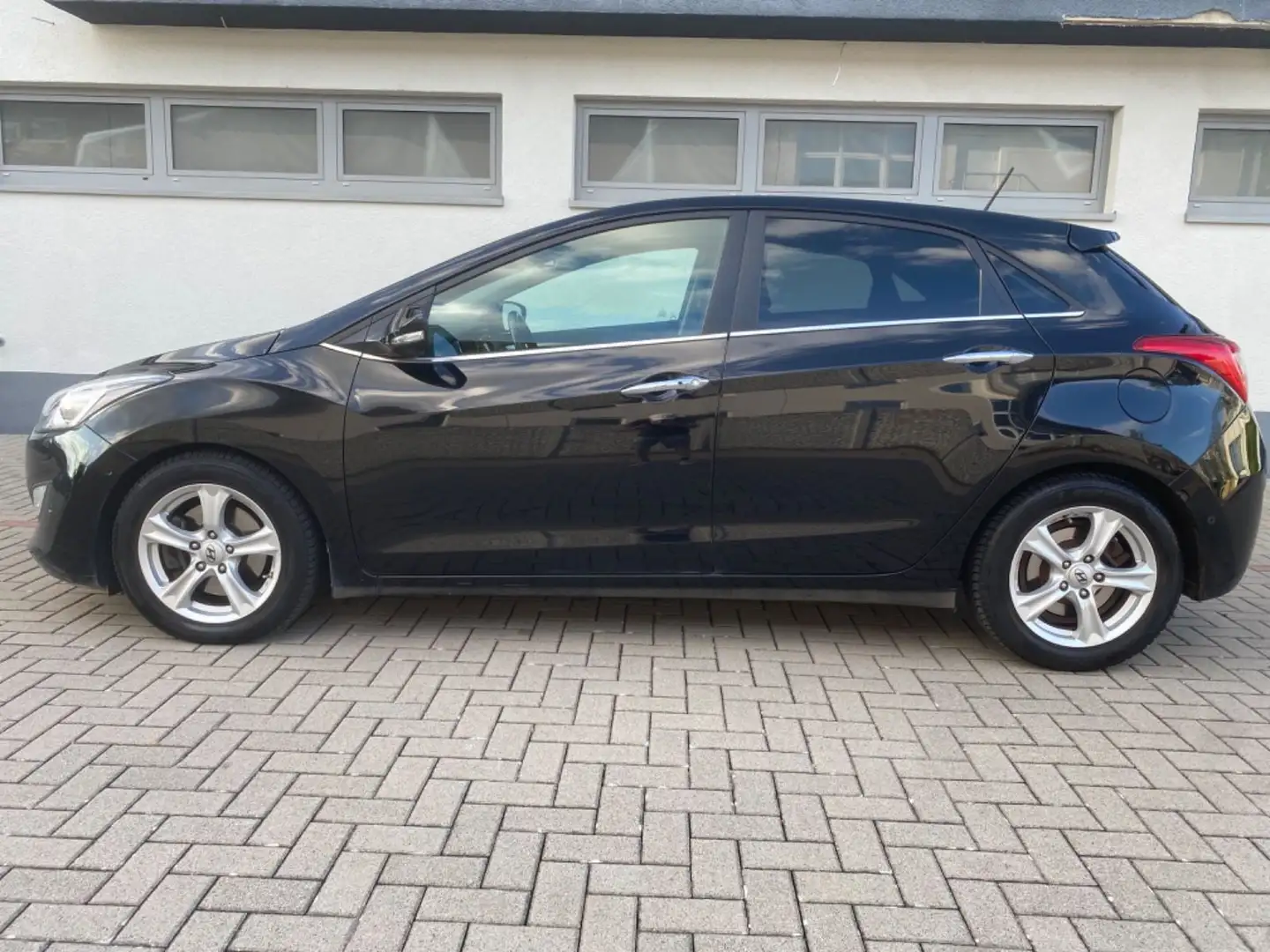 Hyundai i30 blue Premium. Navi, Kamera, Panorama. Schwarz - 2