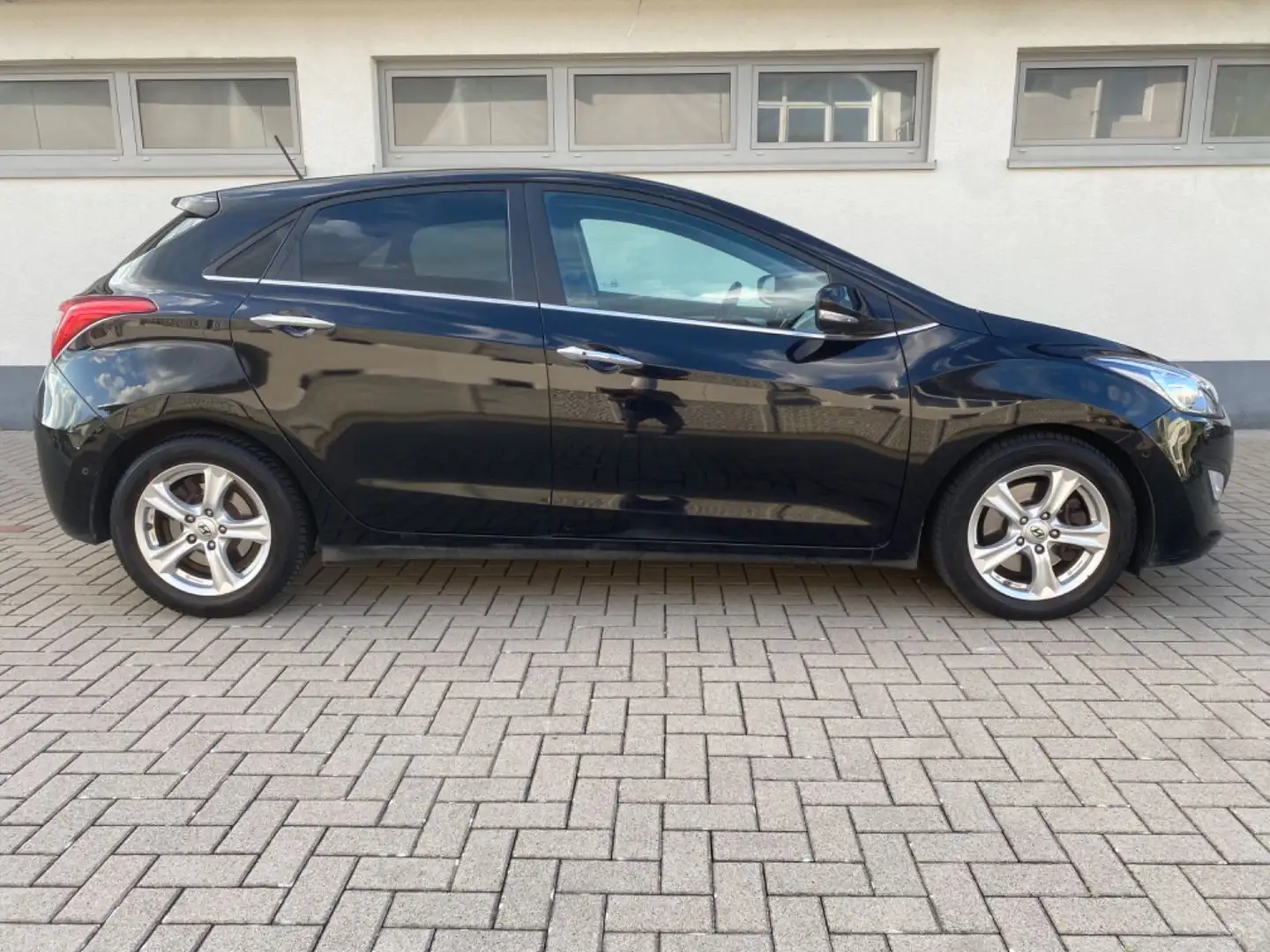 Hyundai i30 blue Premium. Navi, Kamera, Panorama. Schwarz - 1