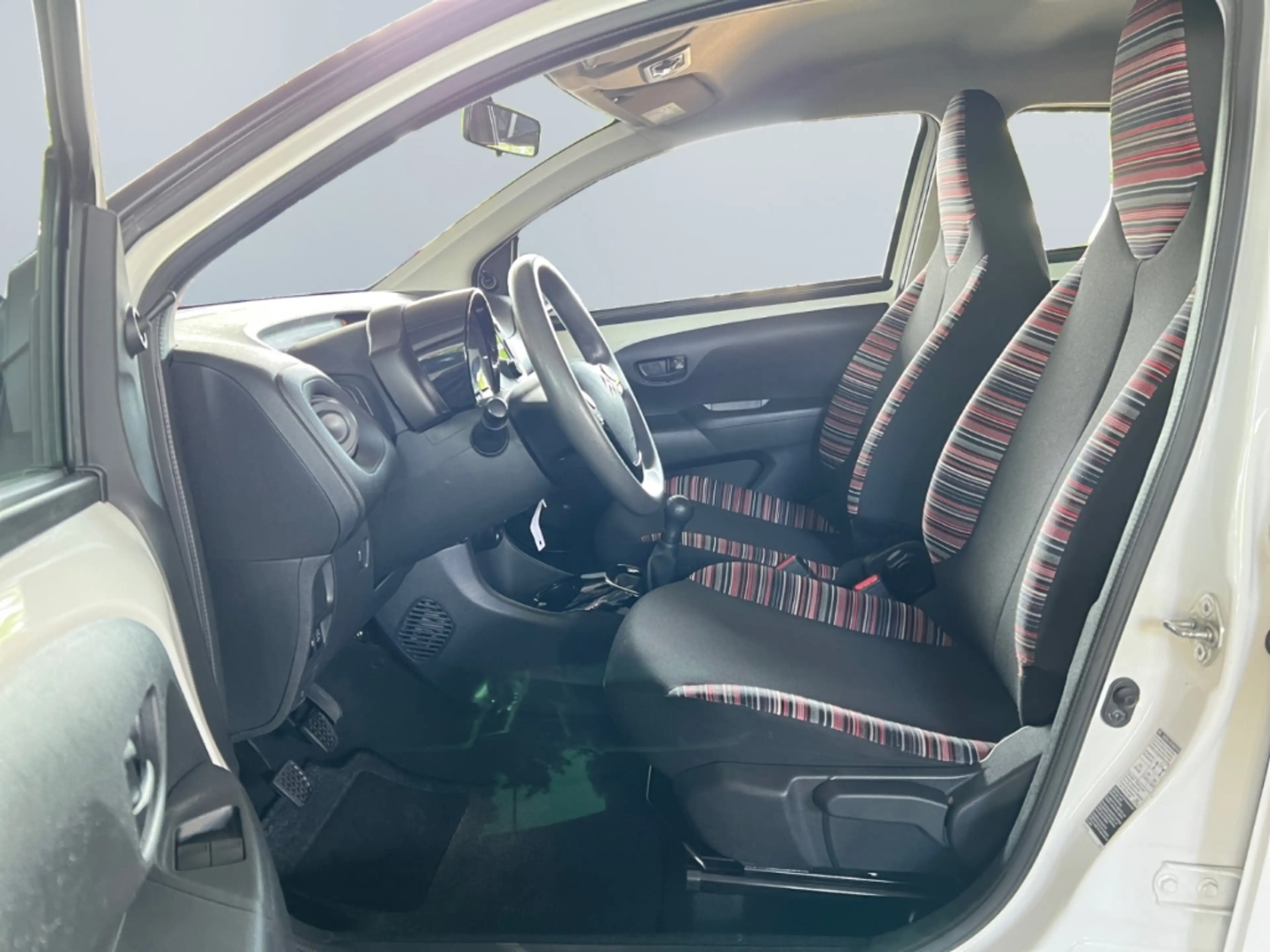 Citroen C1 Feel *DAB*Bluetooth*Klima*teilbare Rücksitze* — photo 9