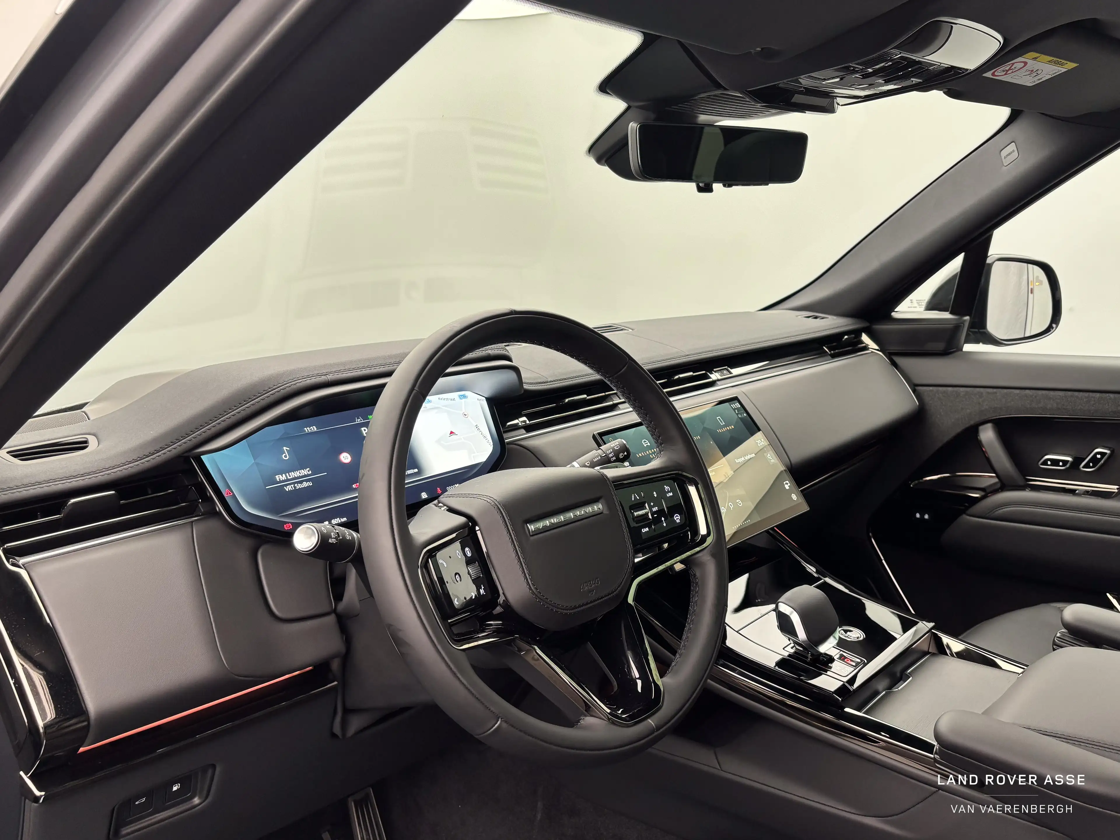 Land Rover Range Rover Sport P460e Dynamic HSE — photo 11