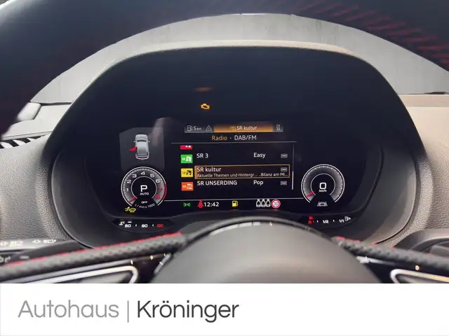 Audi Q2 view 12