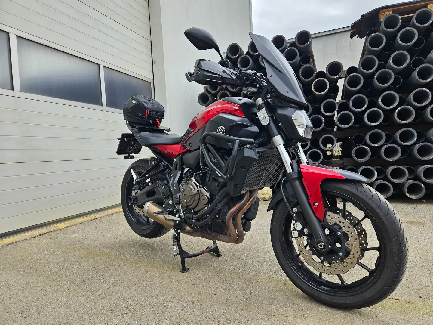 Yamaha MT-07 Rood - 1