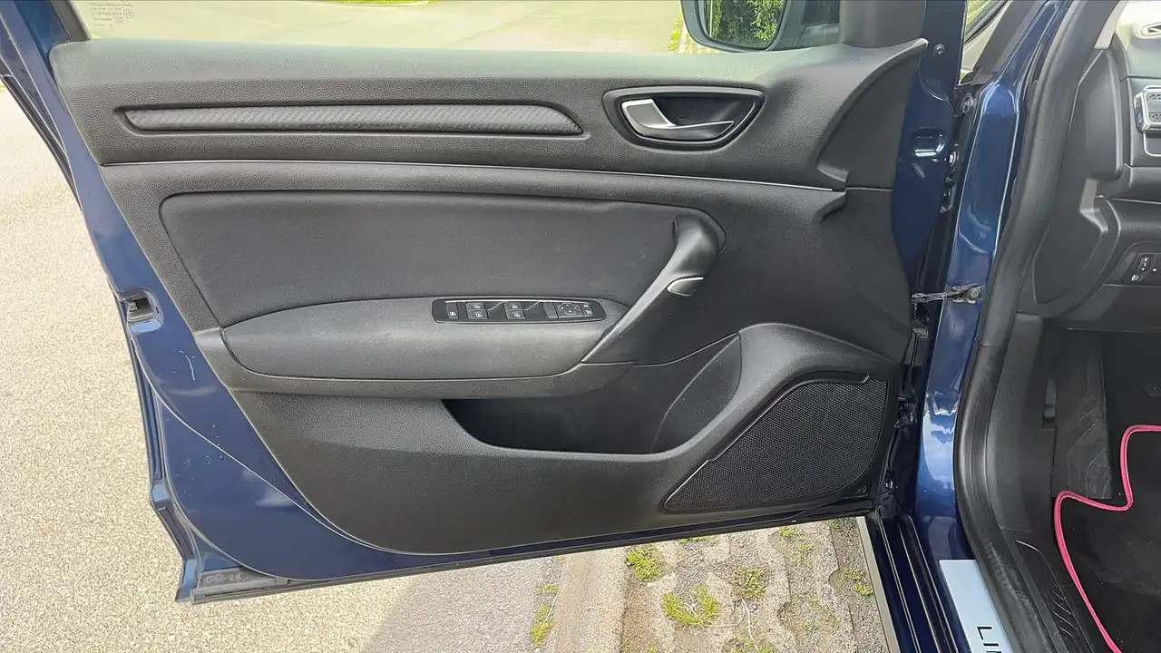 Renault Megane Citadine 5 portes — photo 7