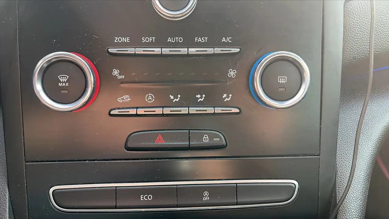 Renault Megane Citadine 5 portes — photo 13