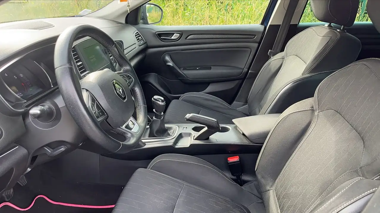 Renault Megane Citadine 5 portes — photo 25