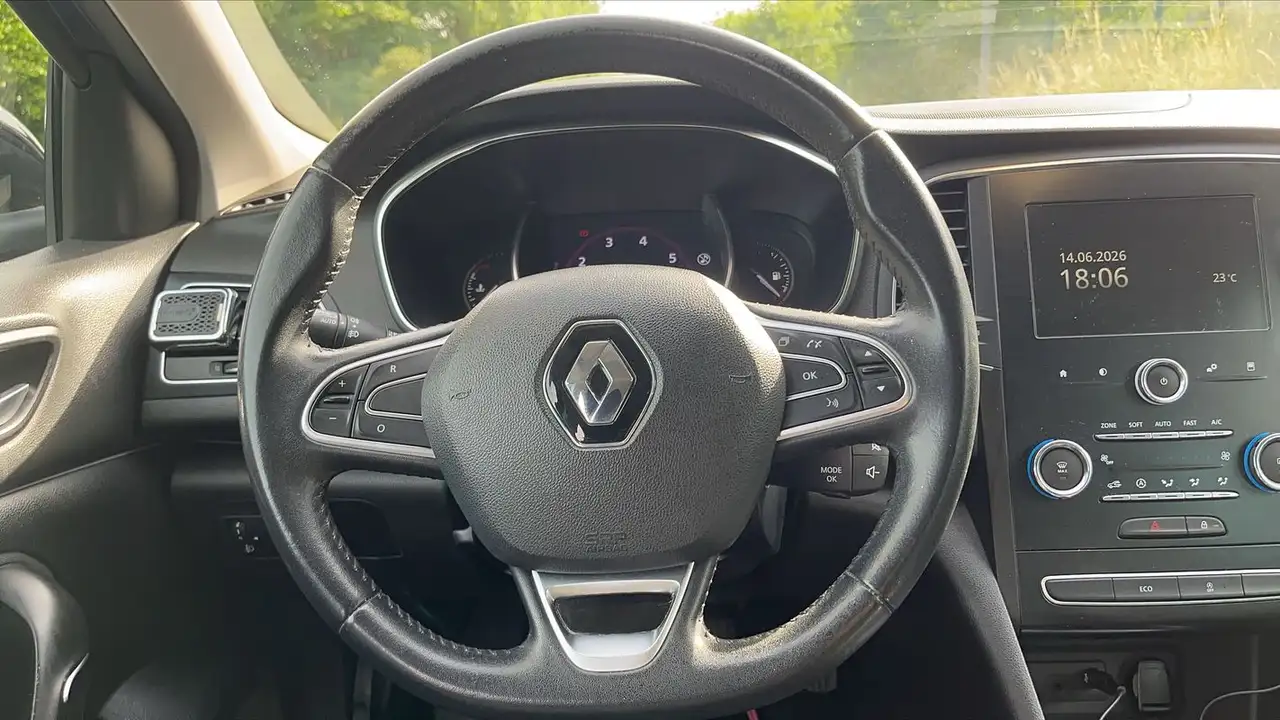 Renault Megane Citadine 5 portes — photo 22