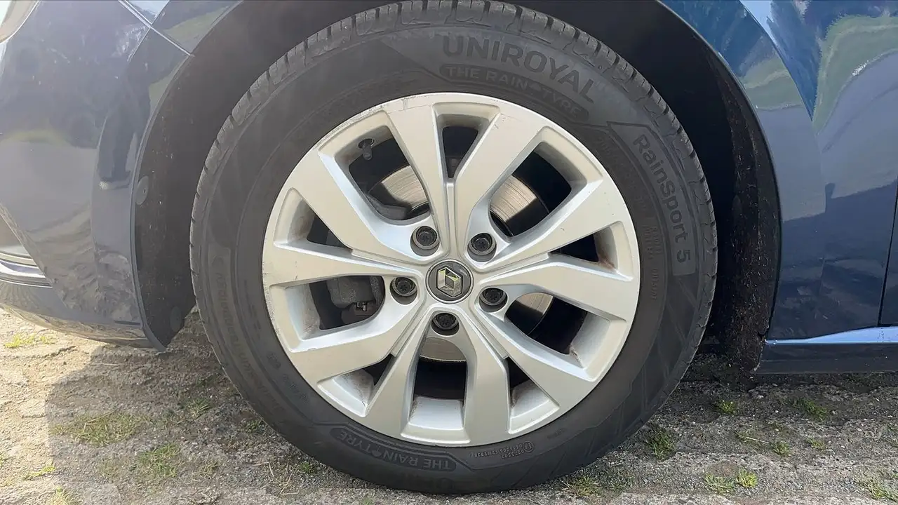 Renault Megane Citadine 5 portes — photo 18