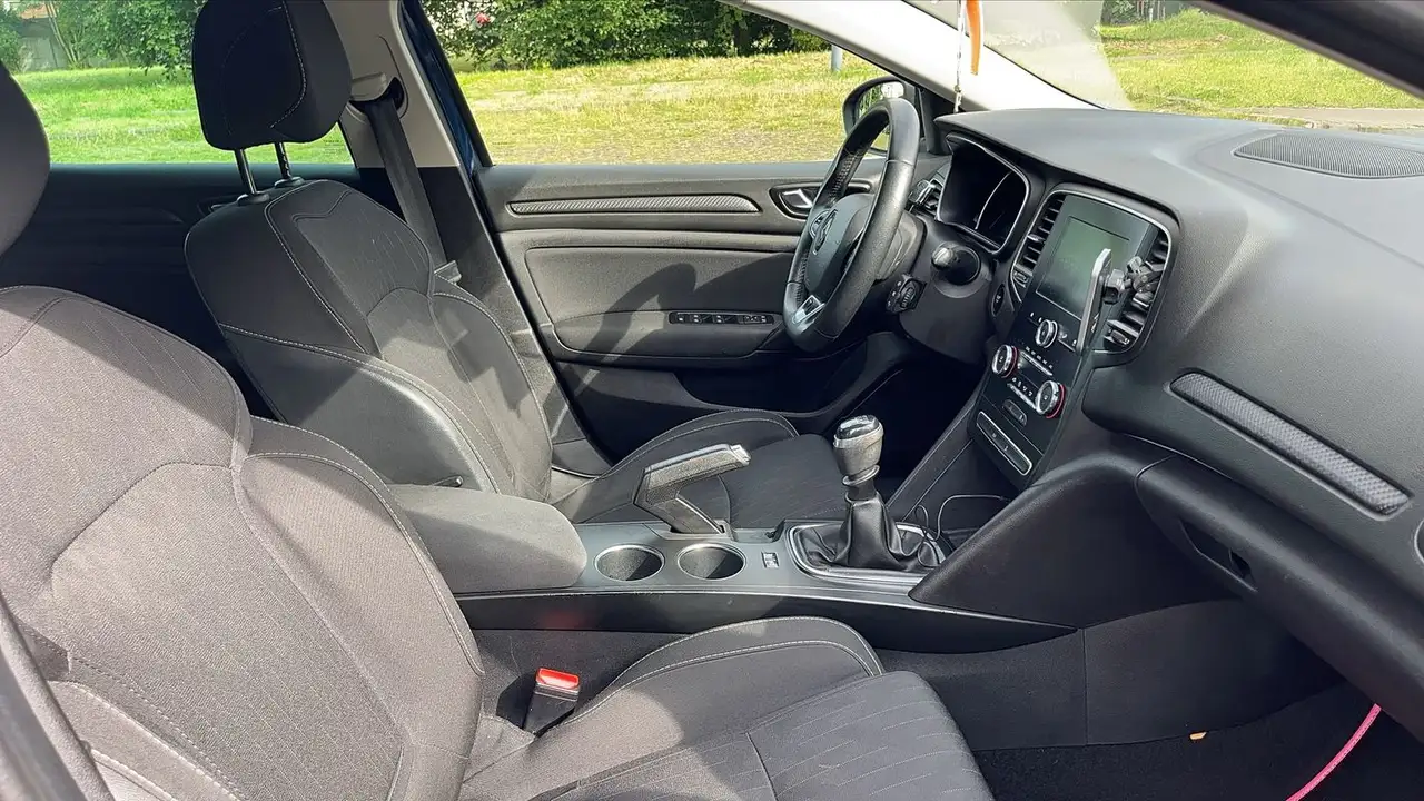 Renault Megane Citadine 5 portes — photo 27