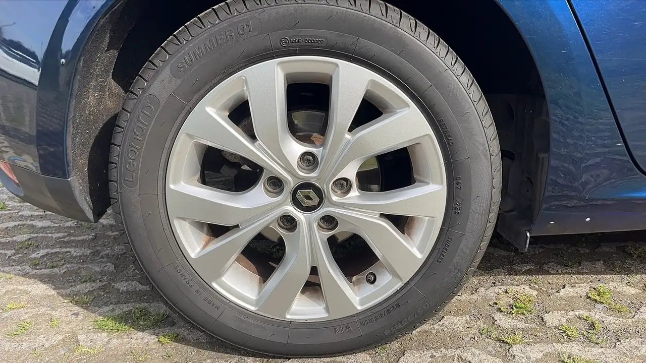 Renault Megane Citadine 5 portes — photo 16