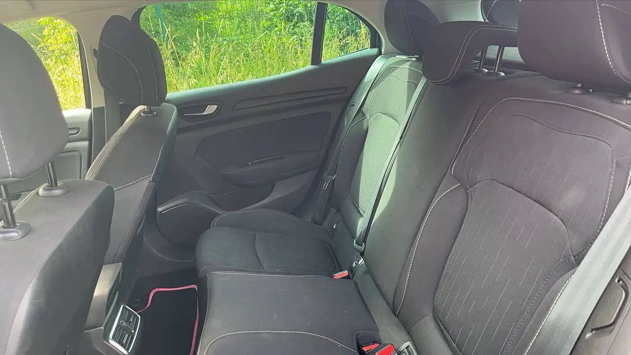 Renault Megane Citadine 5 portes — photo 9