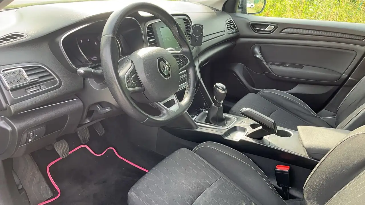 Renault Megane Citadine 5 portes — photo 8