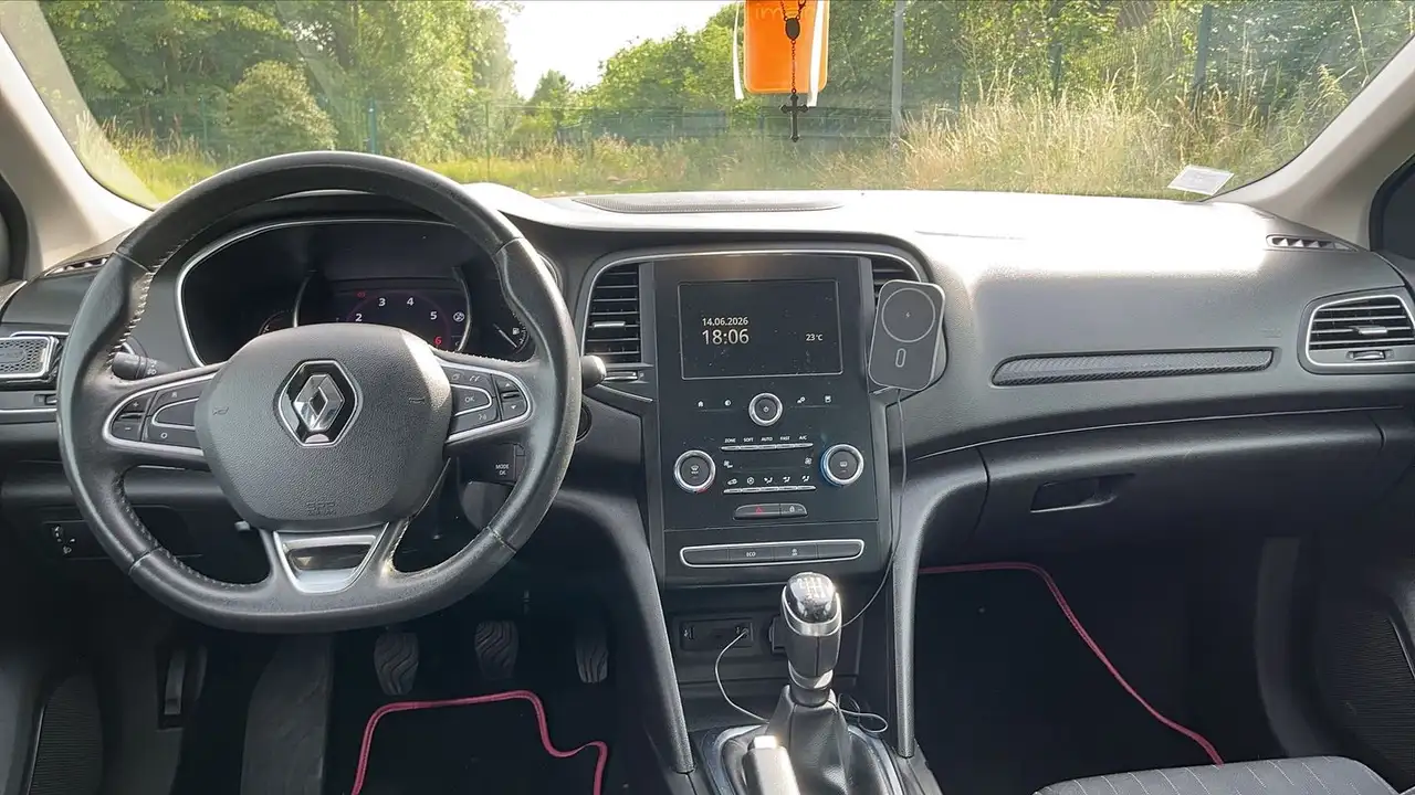 Renault Megane Citadine 5 portes — photo 11