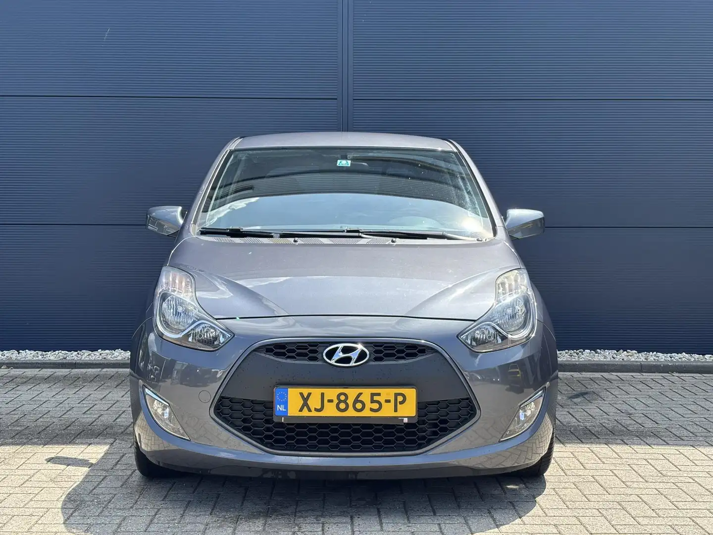 Hyundai iX20 1.6i GDI 125pk Premium | Navigatie | Stuurverwarmi Grijs - 2