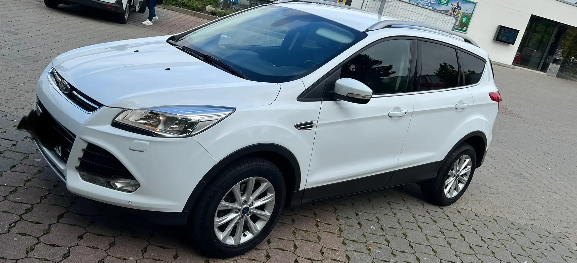 Ford Kuga Titanium Weiß - 1