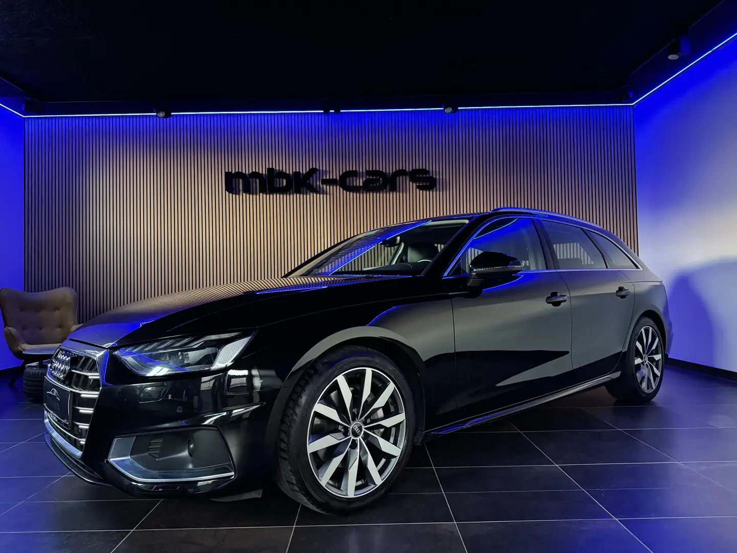 Audi A4 40 TDI quattro Advanced *Matrix, AHK* Schwarz - 2