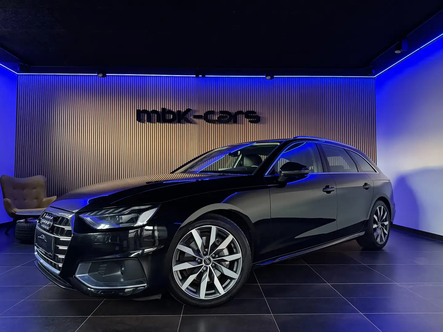 Audi A4 40 TDI quattro Advanced *Matrix, AHK* Schwarz - 1