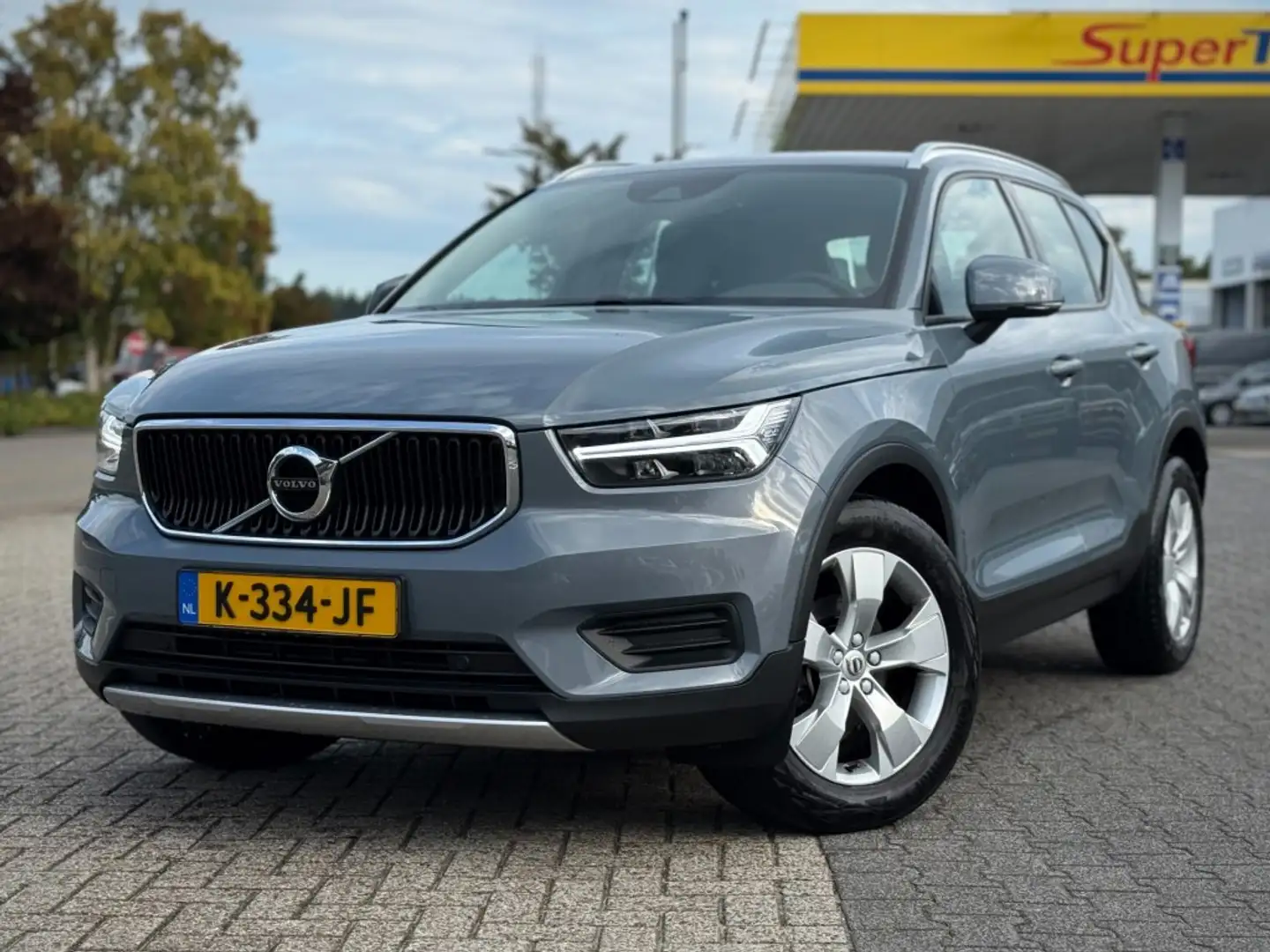 Volvo XC40 1.5 T2 MOMENTUM TREKHAAK LED STOEL/STUUR VERW. ADD Grijs - 1
