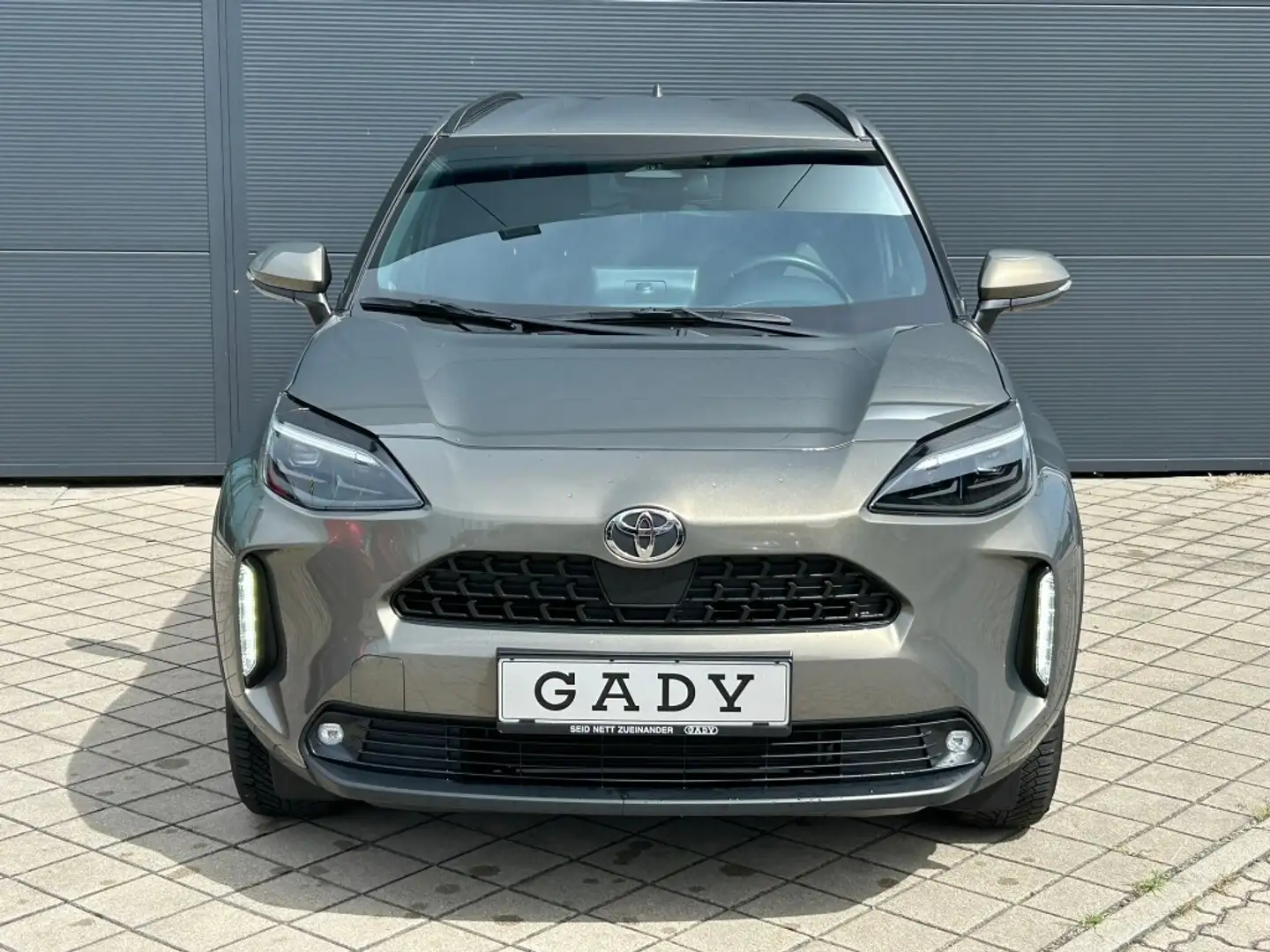 Toyota Yaris Cross 1,5 VVT-i Hybrid Active Drive Aut. Braun - 2