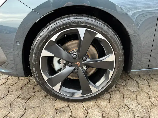 Cupra Leon view 4