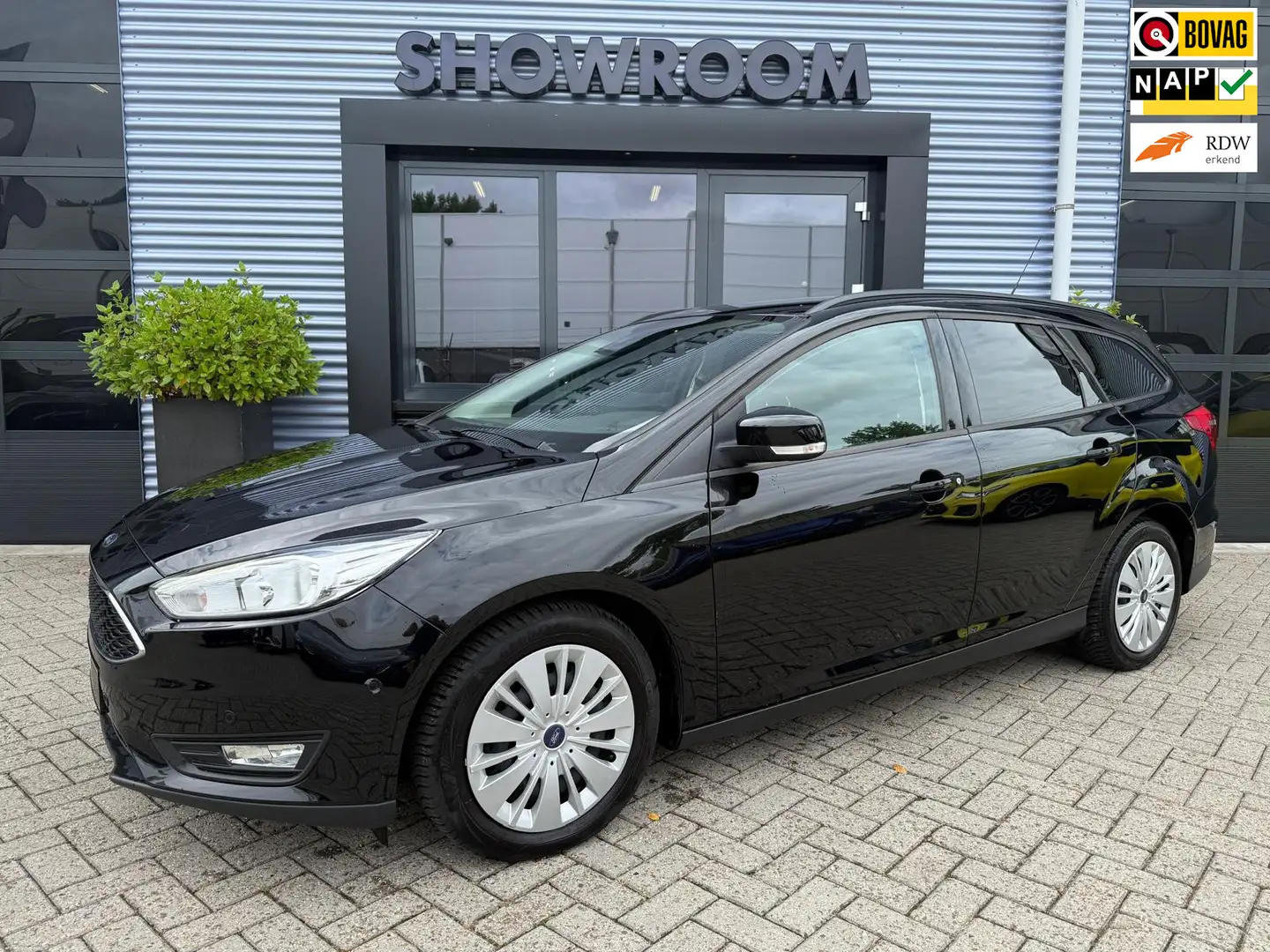 Ford Focus Wagon 1.0 Trend Automaat|Cruise|Navi|Trekhaak|Stoe Zwart - 1
