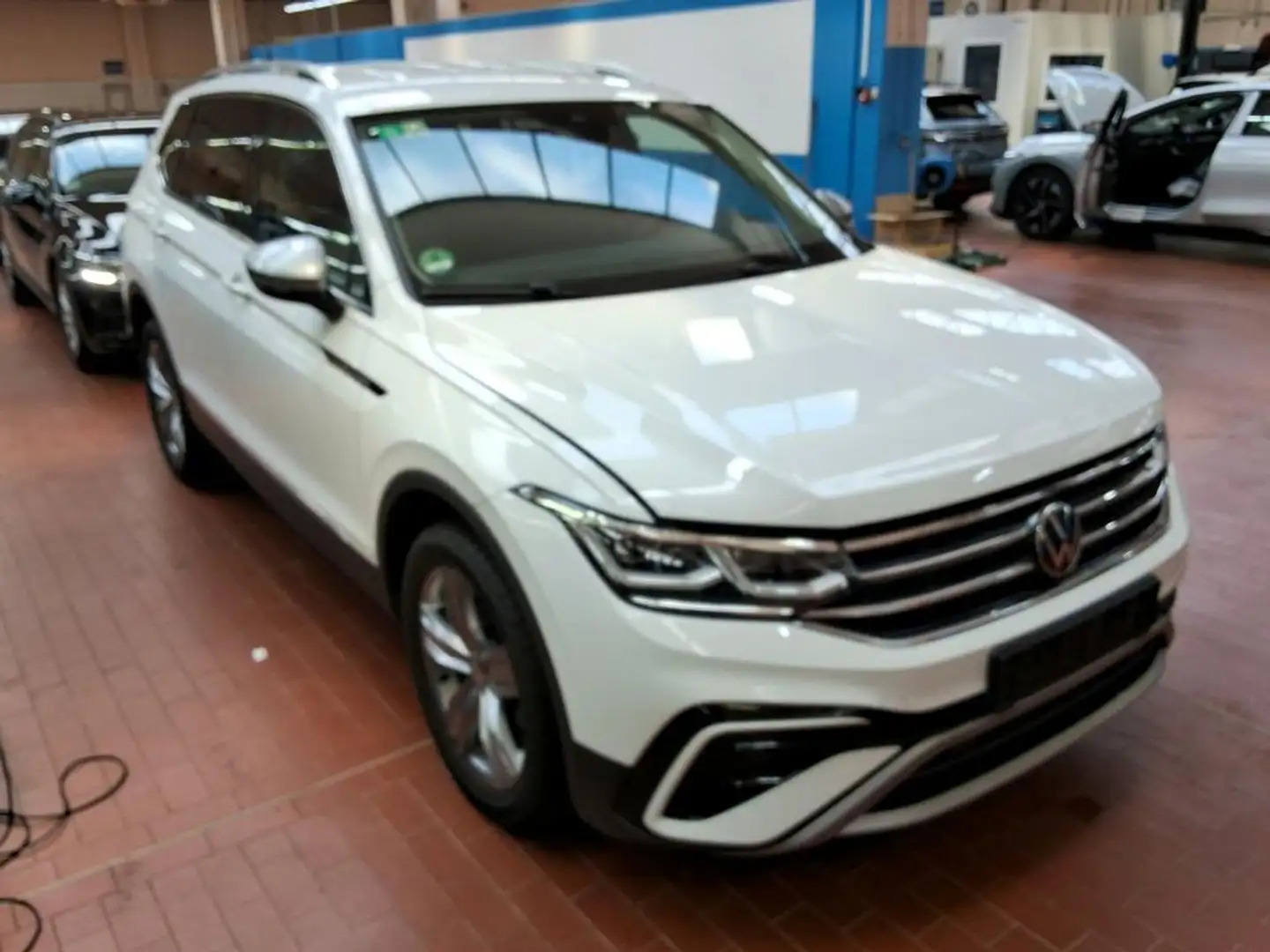 Volkswagen Tiguan Allspace Allspace Elegance 2.0 TDI 4x4 DSG Matrix HZ Easy O Alb - 2