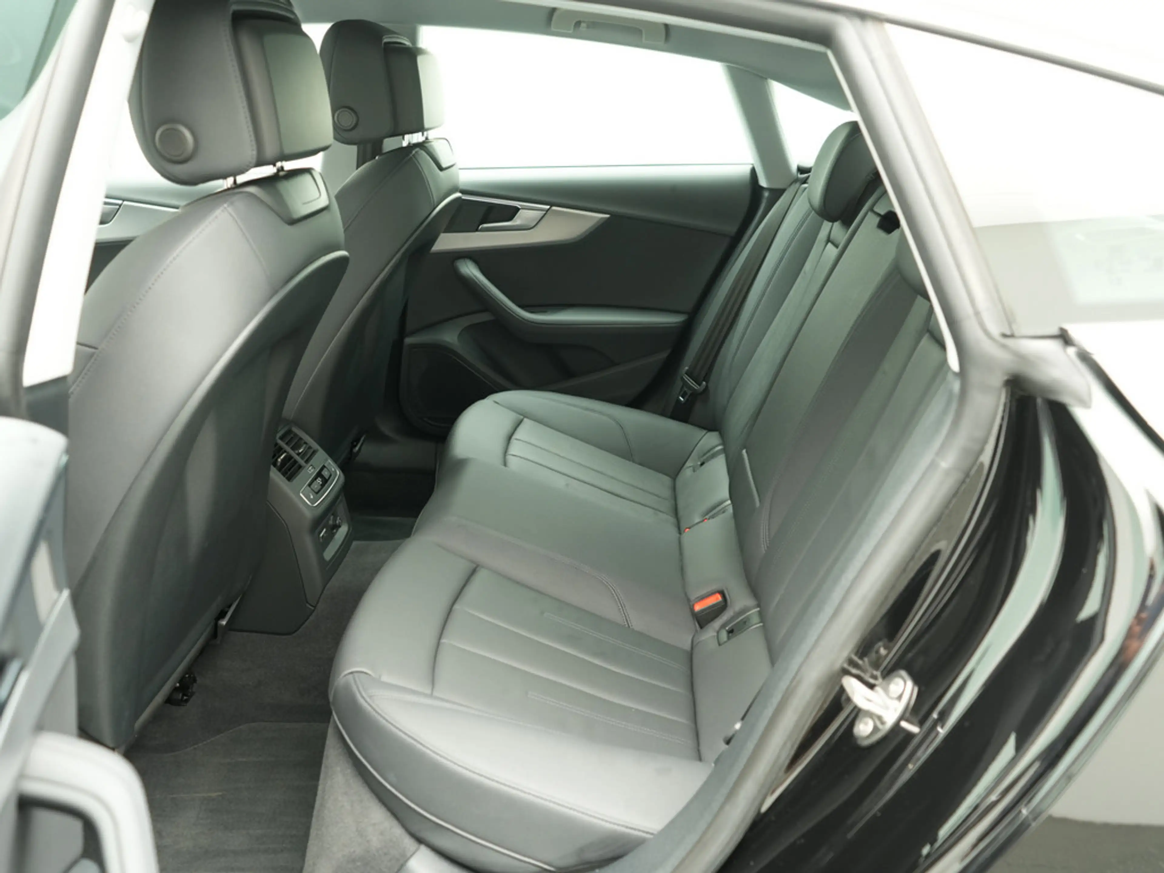 Audi A5 Sportback 40 ACC NAVI 360° KAM HUD LED SHZ — photo 11