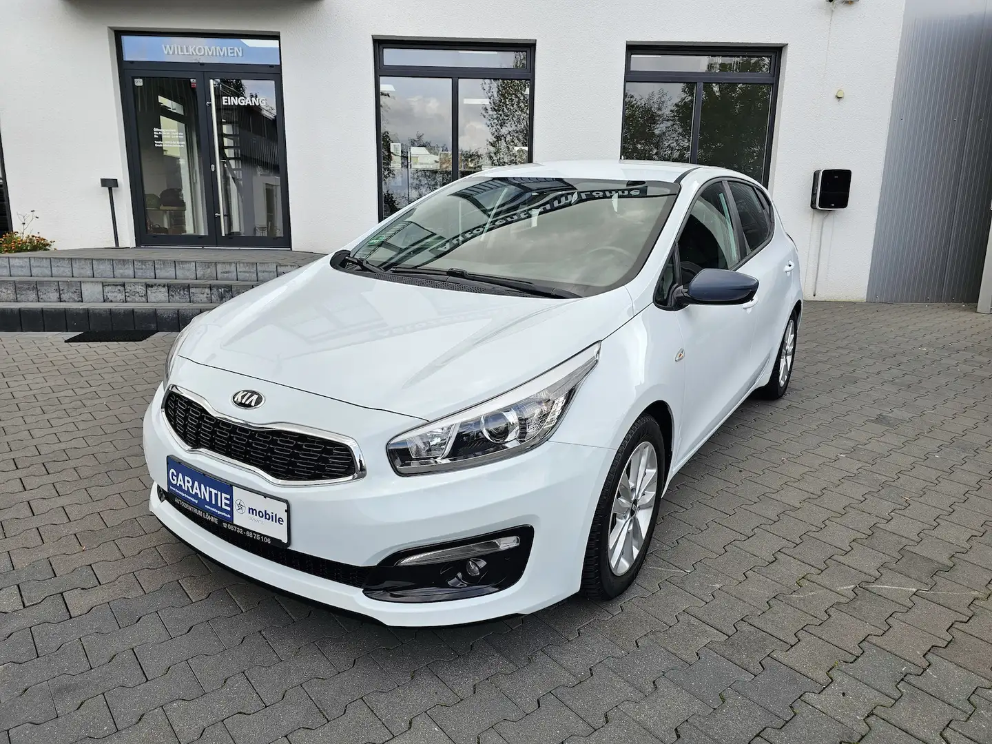 Kia Ceed / cee'd cee´d 1.6 CRDI Edition 7 AHK KLIMA AUS 2.HAND Blanc - 1