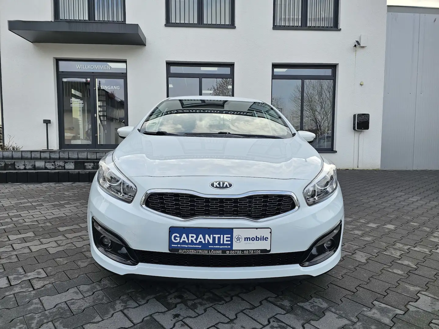 Kia Ceed / cee'd cee´d 1.6 CRDI Edition 7 AHK KLIMA AUS 2.HAND Weiß - 2