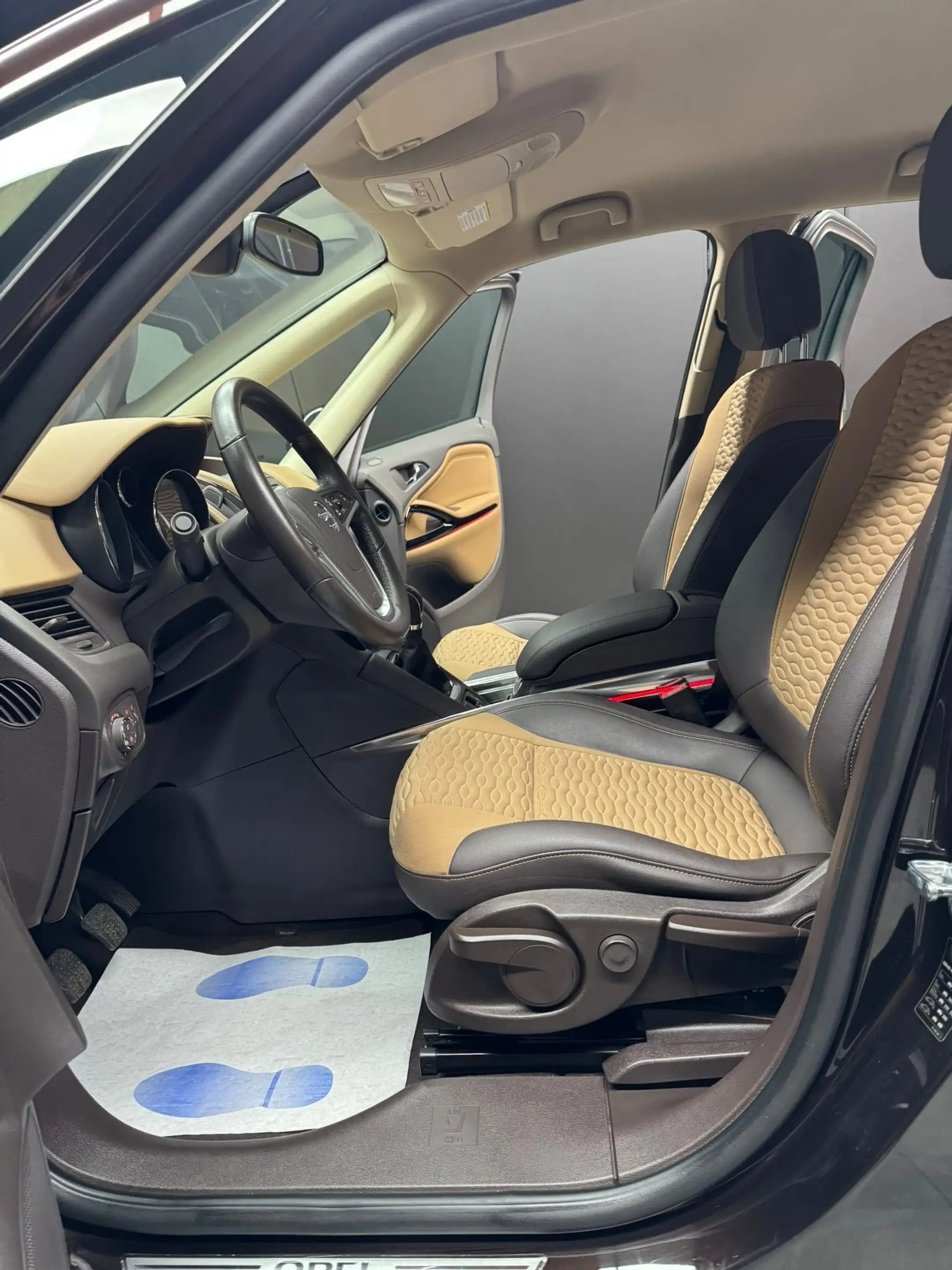 Opel Zafira Tourer Zafira 1.4 Turbo **12 mois de garantie** — photo 8