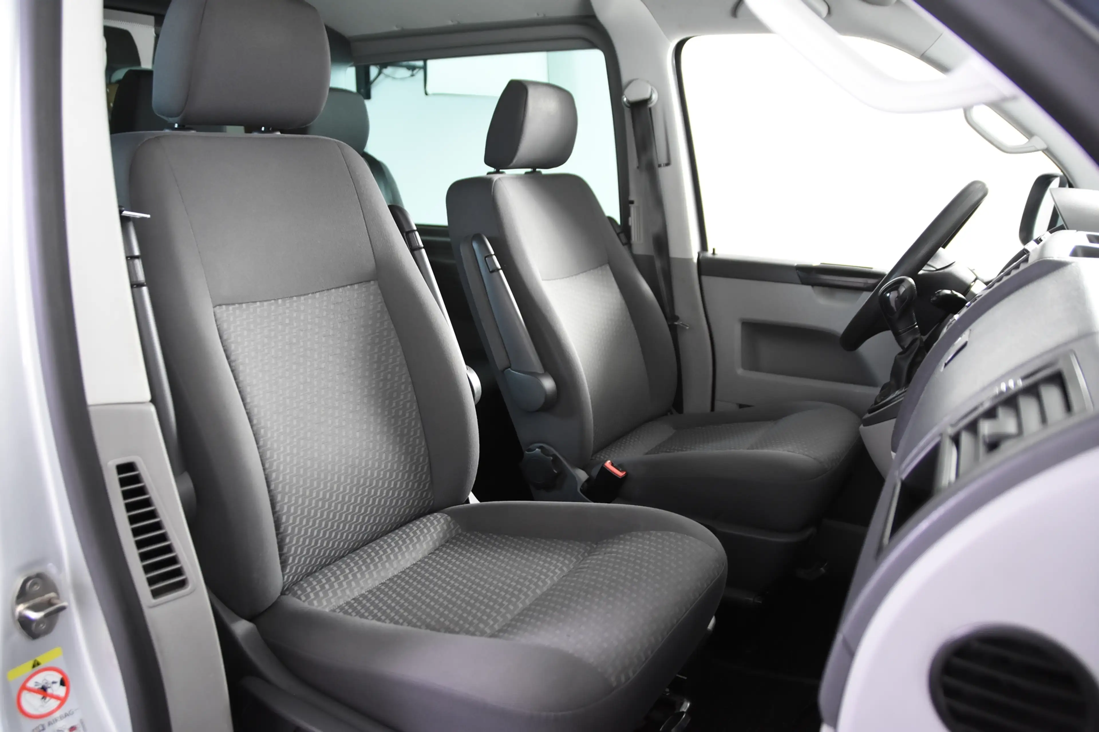 Volkswagen T5 Transporter 2.0 TDI Automaat *Rolstoelbus* — photo 2