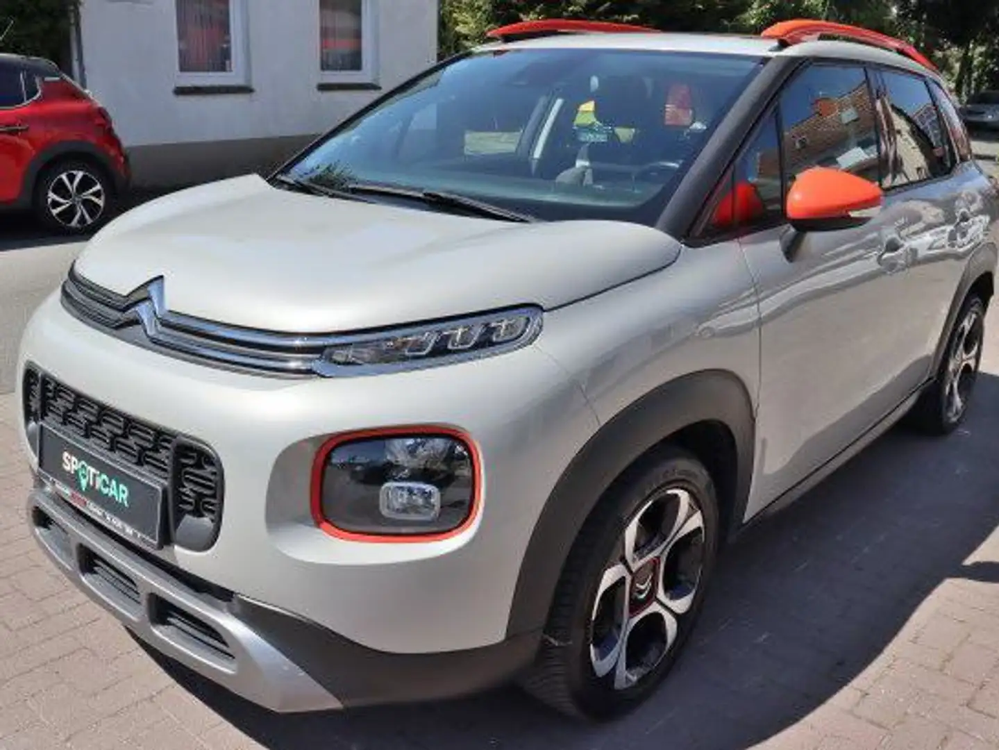 Citroen C3 Aircross PureTech 110 Shine, el. Glasdach, Navi, aus 1.Hand Beige - 1